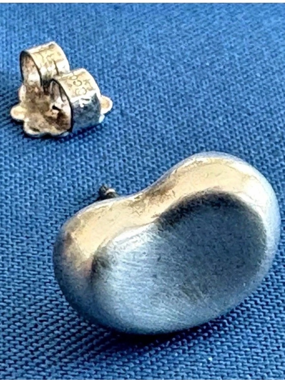 Tiffany & Co. Elsa Peretti Bean Design Stud Earring. SINGLE EARRING